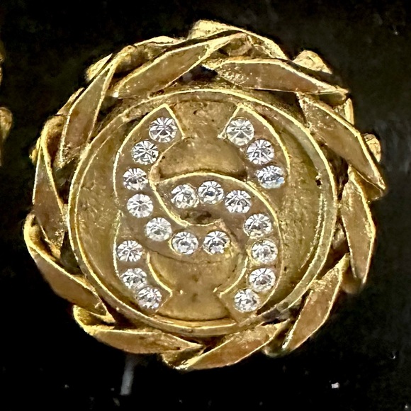 CHANEL COCO MARK CLIP ON BUTTON EARRINGS And pearl Chanel Earrings - Picture 4 of 5